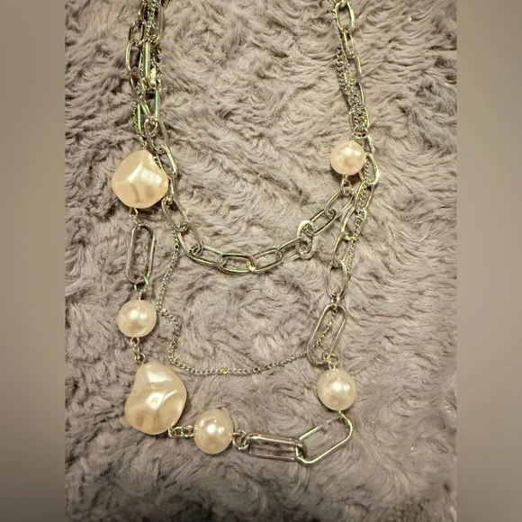 NWT! Paparazzi Silver Jewelry Set with White Pearls - Picture 3 of 6